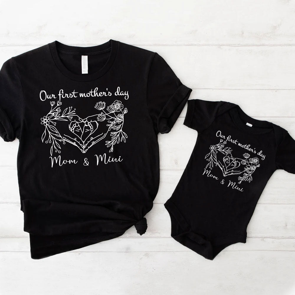 Mom Holding Baby Feet Clothing Set Shirt Bodysuit Onesie Custom Name For Mom and Baby, First Mom Gift in Mother's Day 2023 MI0280